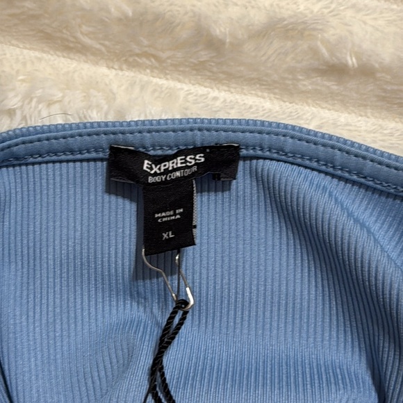 Express Square Neck Crop Top - Picture 3 of 3